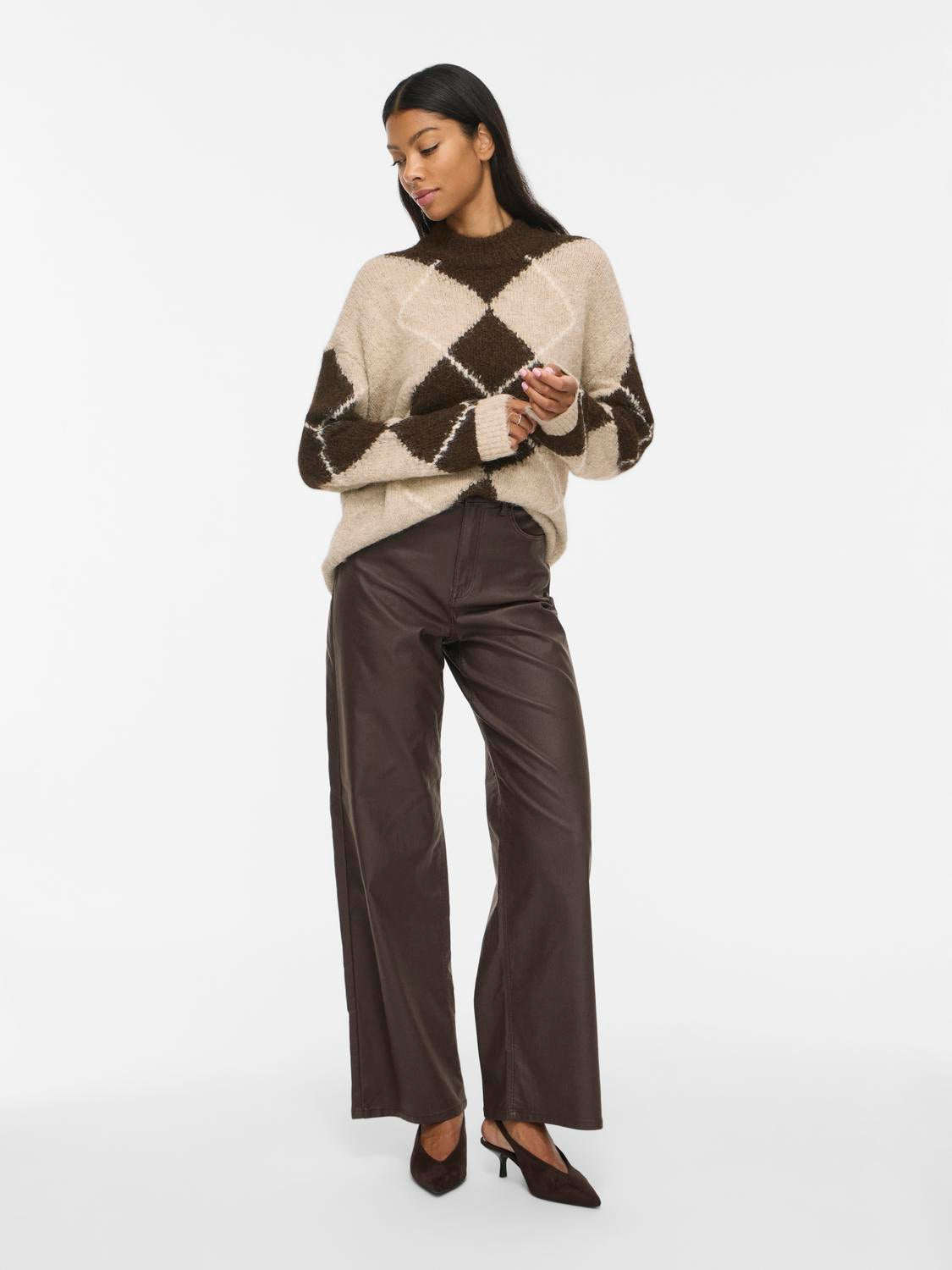 model_shot-front_full